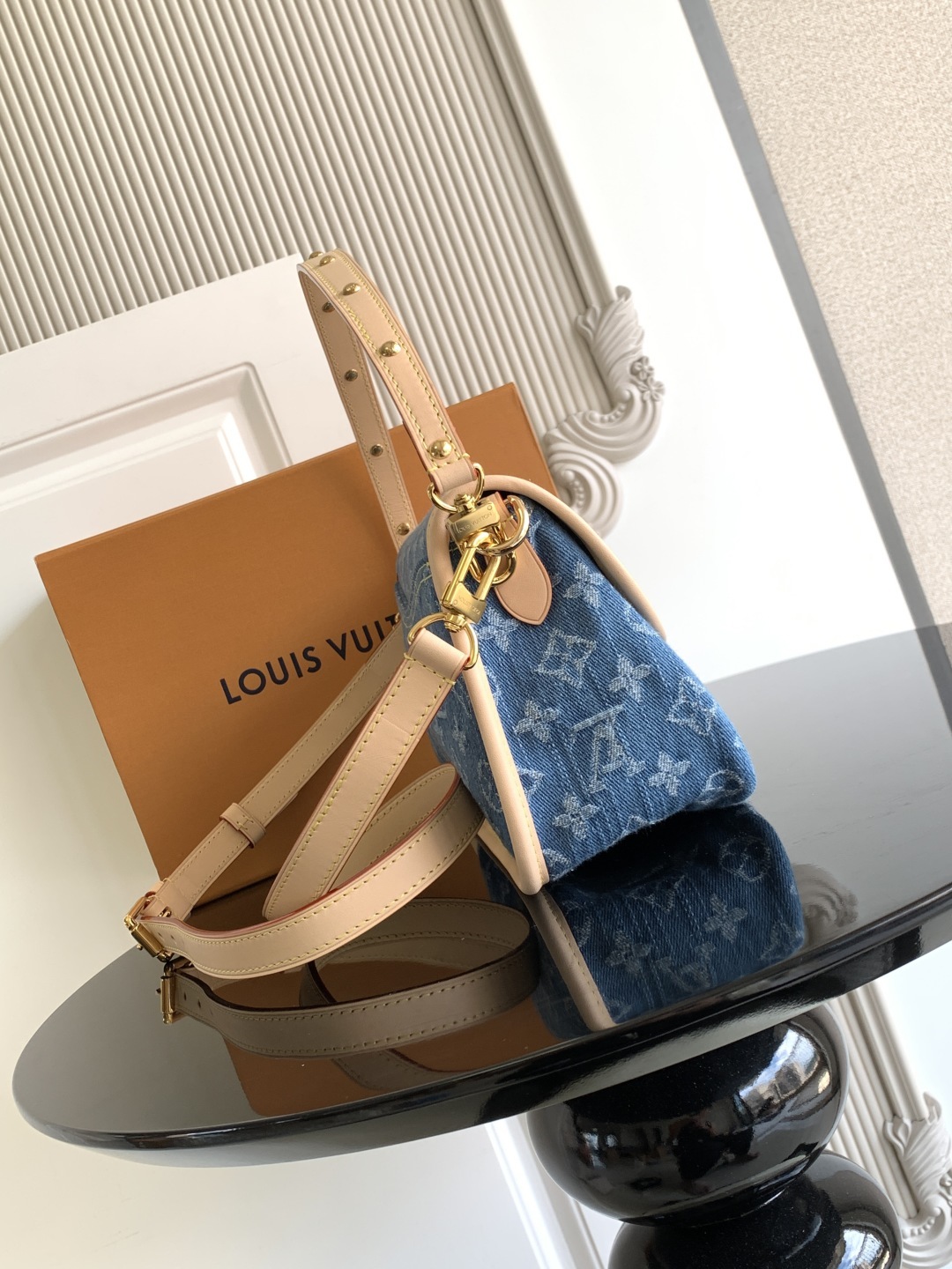 Louis Vuitton  ルイ・ヴィトン シーズナル ワンショルダーバッグ 