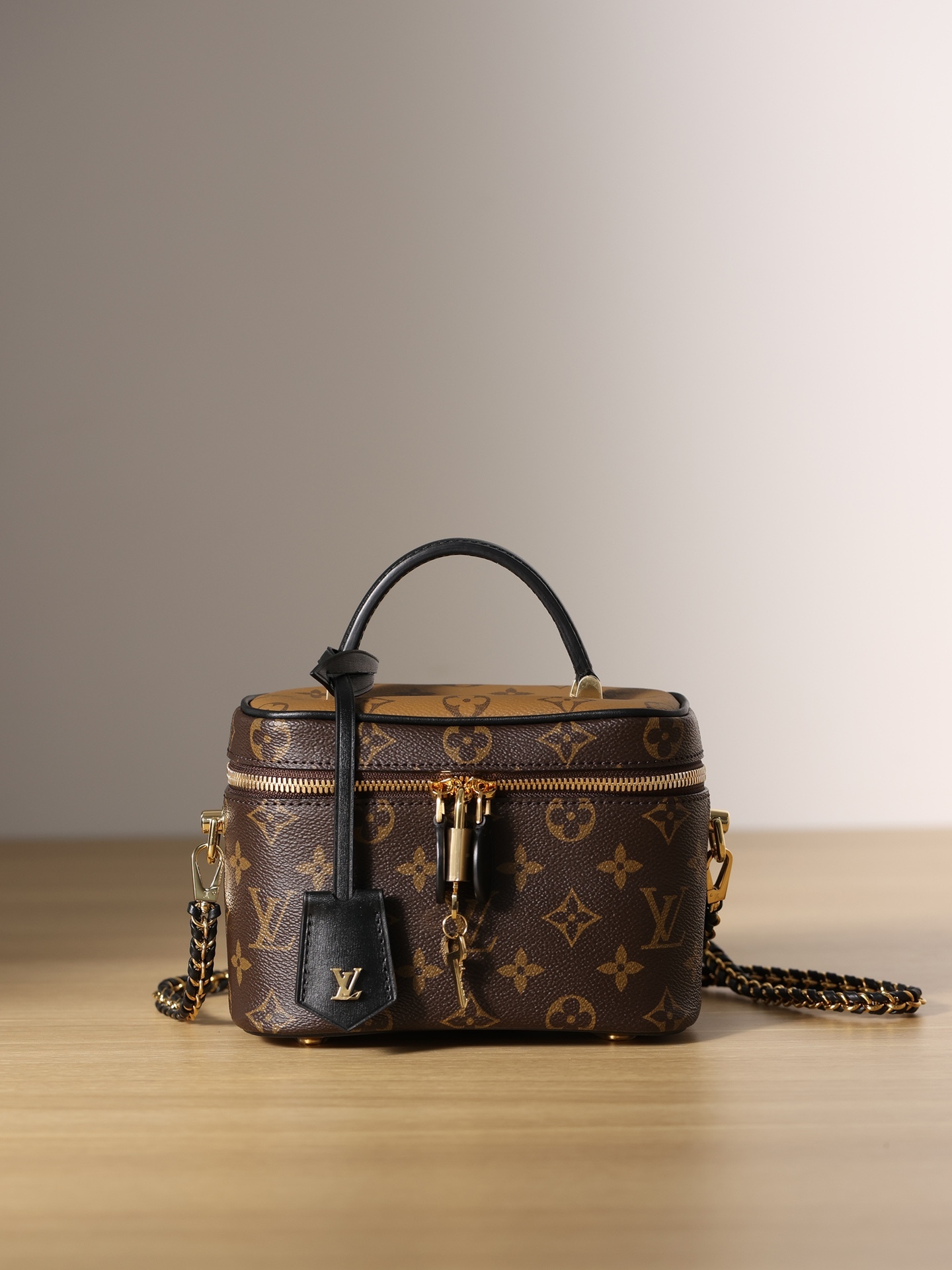 Louis Vuitton  ルイ・ヴィトン シーズナル ワンショルダーバッグ 