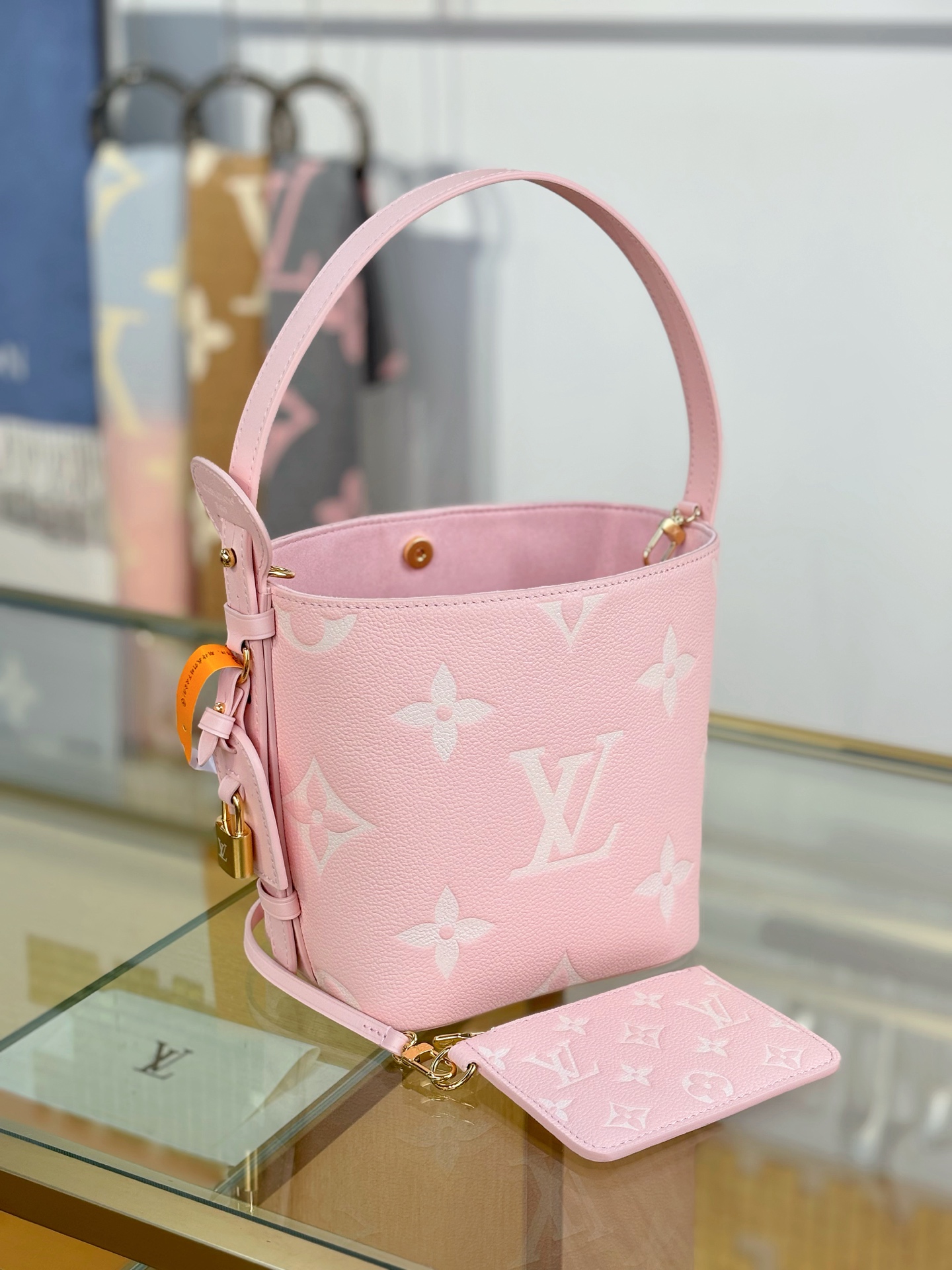 Louis Vuitton  ルイ・ヴィトン シーズナル ワンショルダーバッグ 