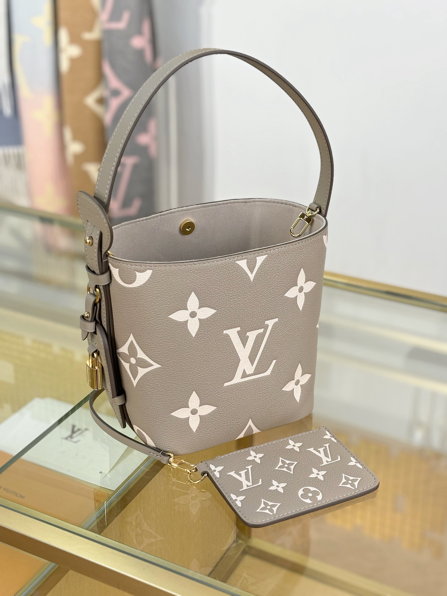 Louis Vuitton  ルイ・ヴィトン シーズナル ワンショルダーバッグ 