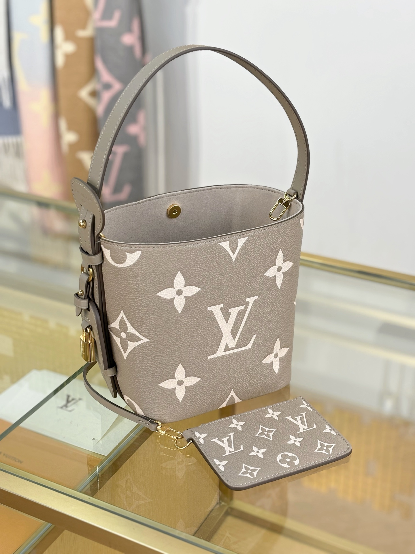 Louis Vuitton  ルイ・ヴィトン シーズナル ワンショルダーバッグ 