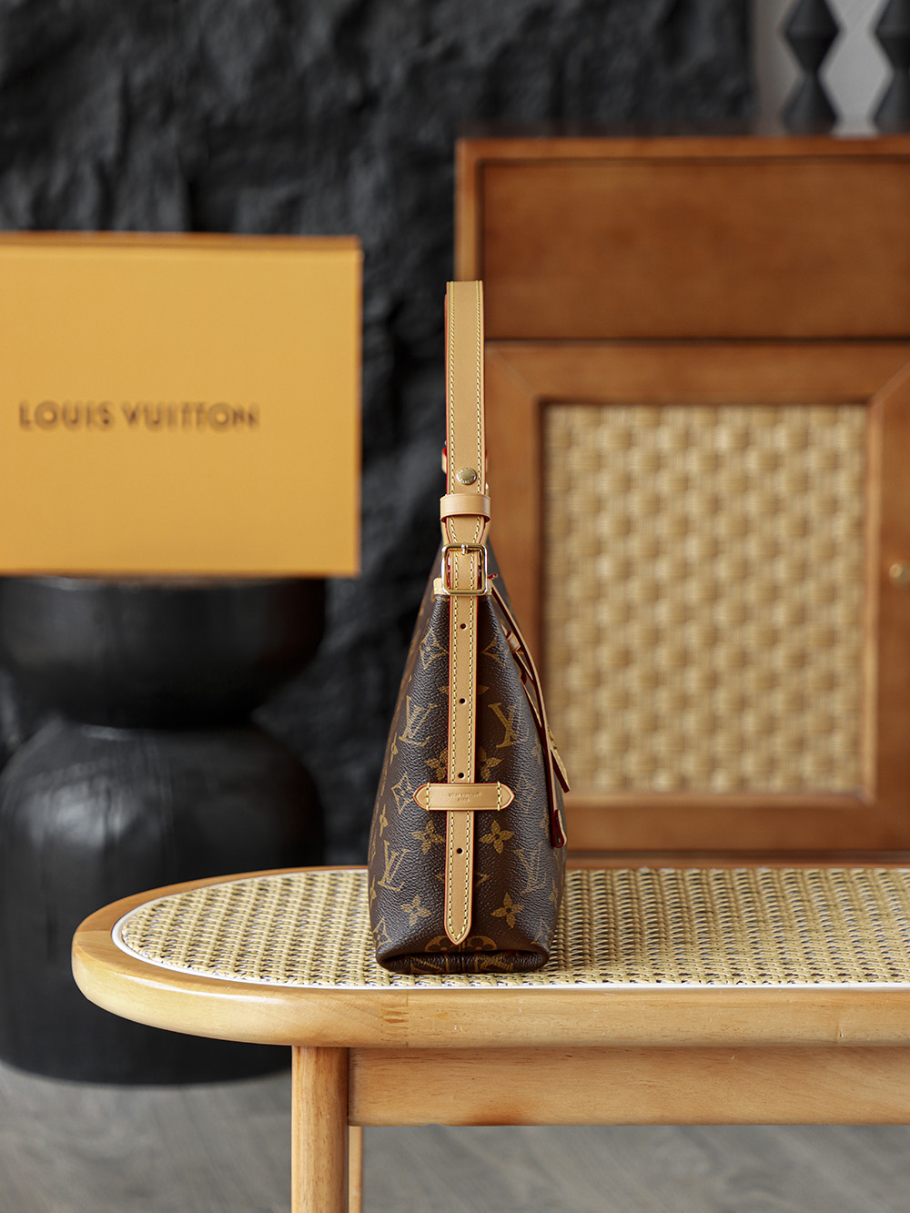 Louis Vuitton  ルイ・ヴィトン シーズナル ワンショルダーバッグ 