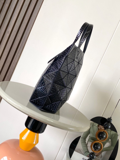 イッセイミヤケ「Issey Miyake」LUCENTシリーズ トートバッグ