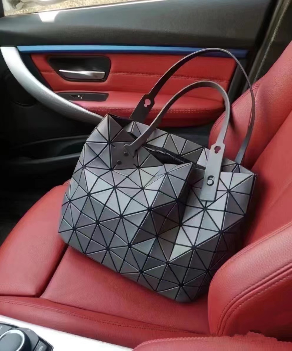 イッセイミヤケ「Issey Miyake」LUCENTシリーズ トートバッグ