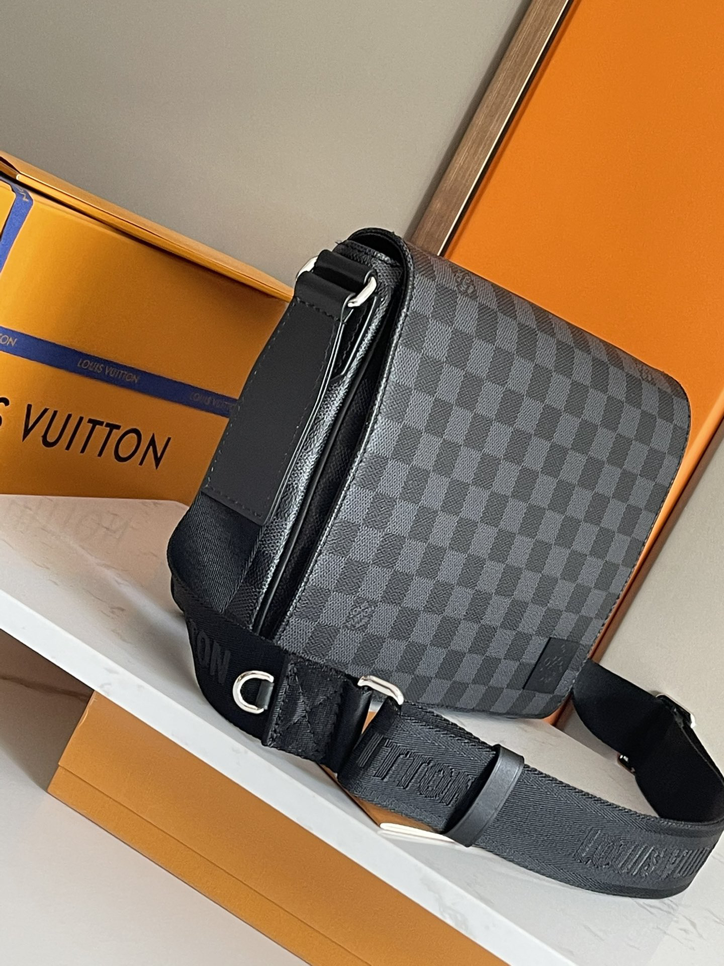 Louis Vuitton  ルイ・ヴィトン シーズナル ワンショルダーバッグ