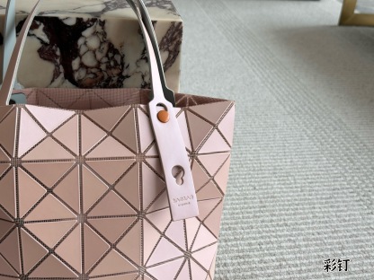 イッセイミヤケ「Issey Miyake」LUCENTシリーズ トートバッグ