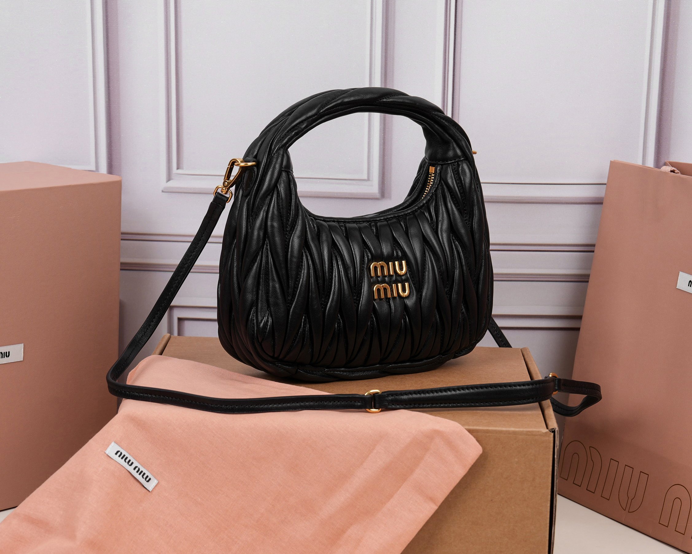 ミュウミュウ「MIUMIU」レディースファッションハンドバッグとショルダーバッグ