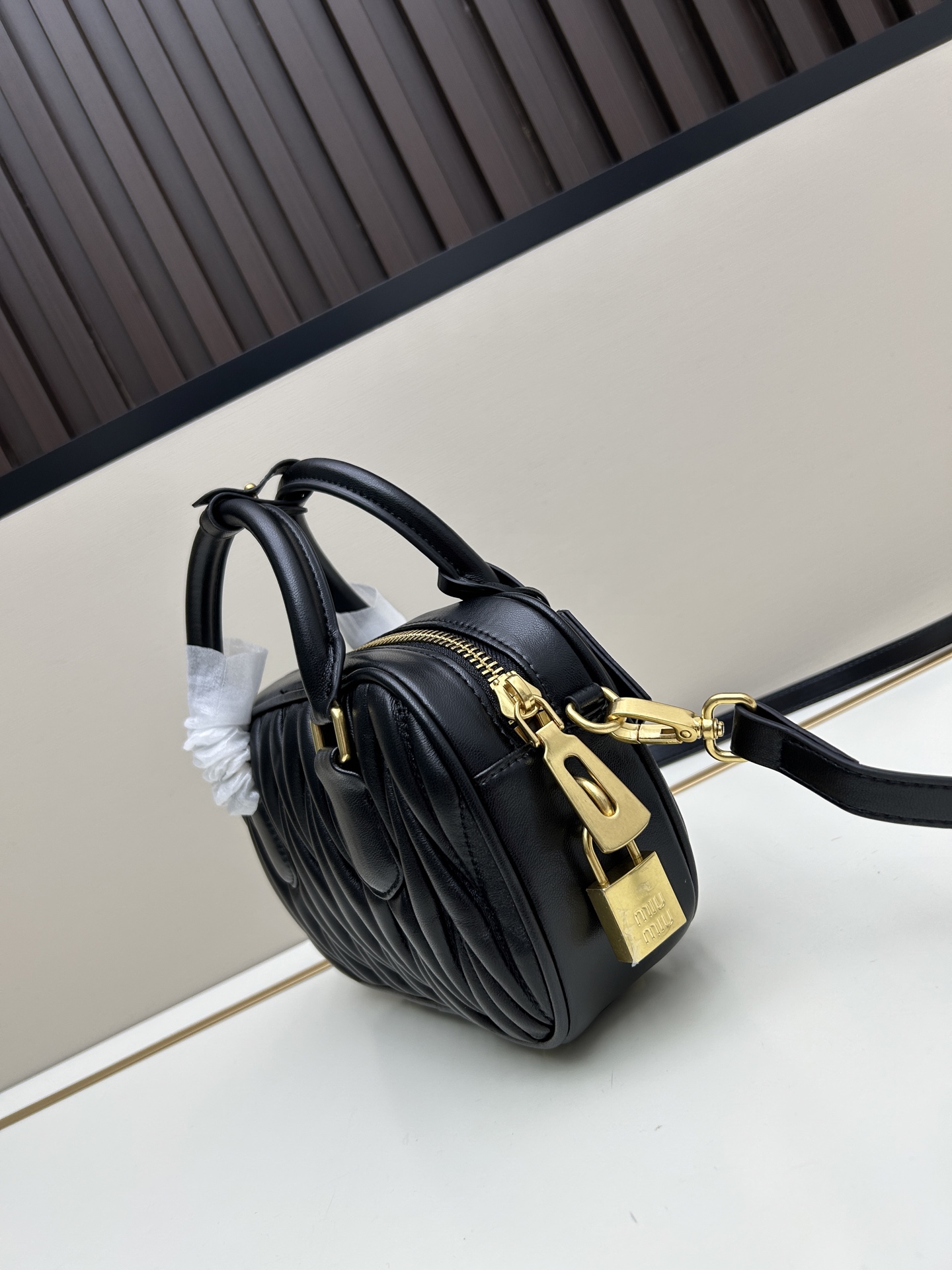 ミュウミュウ「MIUMIU」レディースファッションハンドバッグとショルダーバッグ