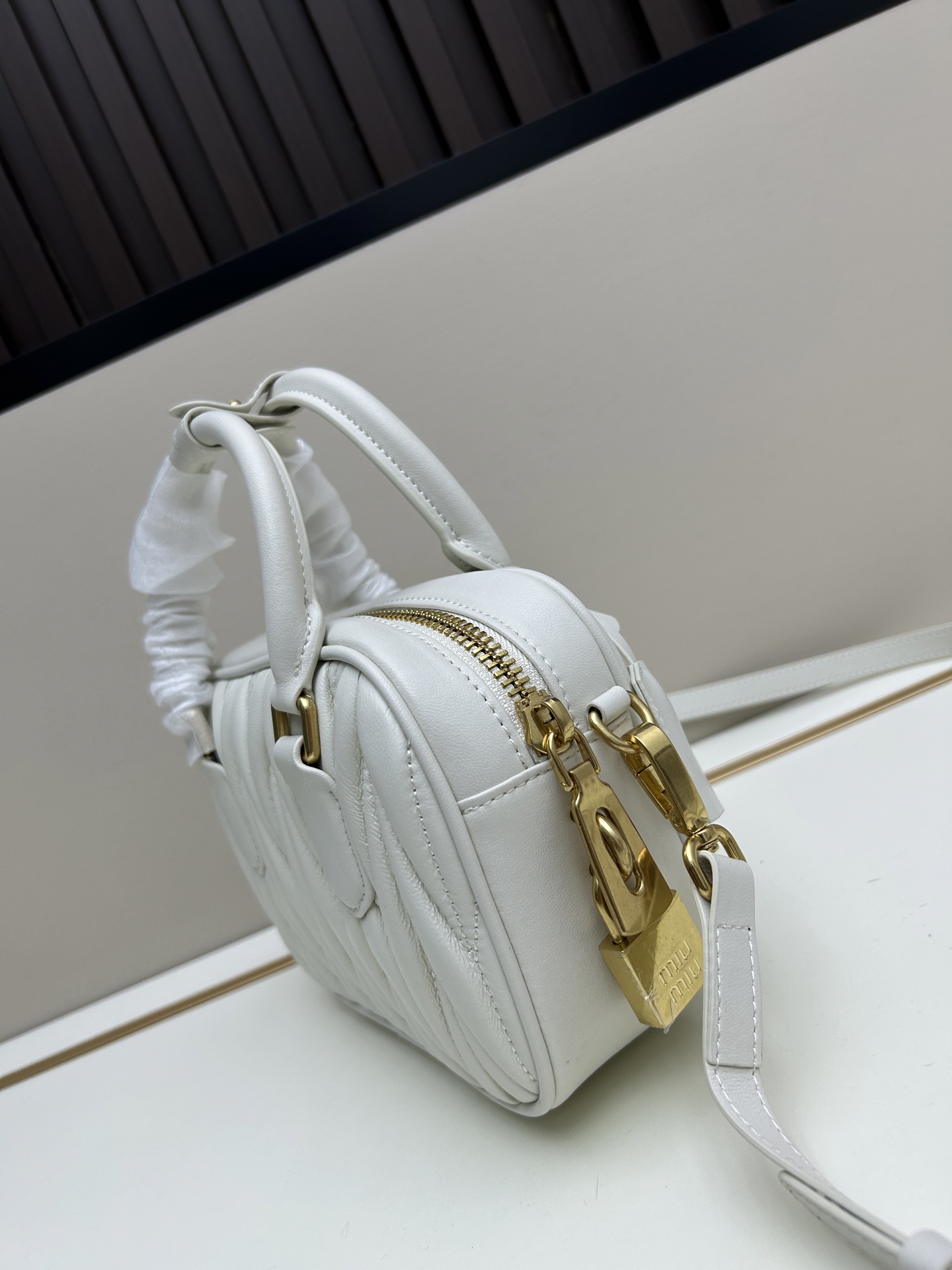ミュウミュウ「MIUMIU」レディースファッションハンドバッグとショルダーバッグ