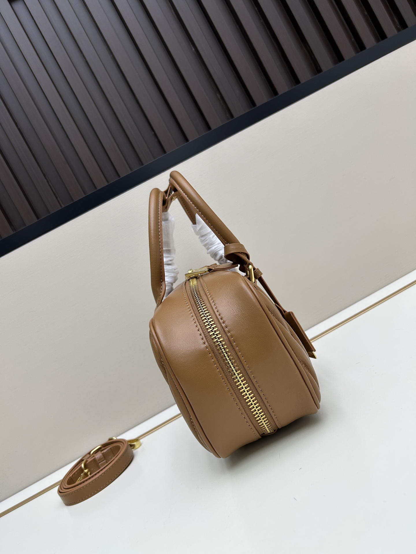 ミュウミュウ「MIUMIU」レディースファッションハンドバッグとショルダーバッグ