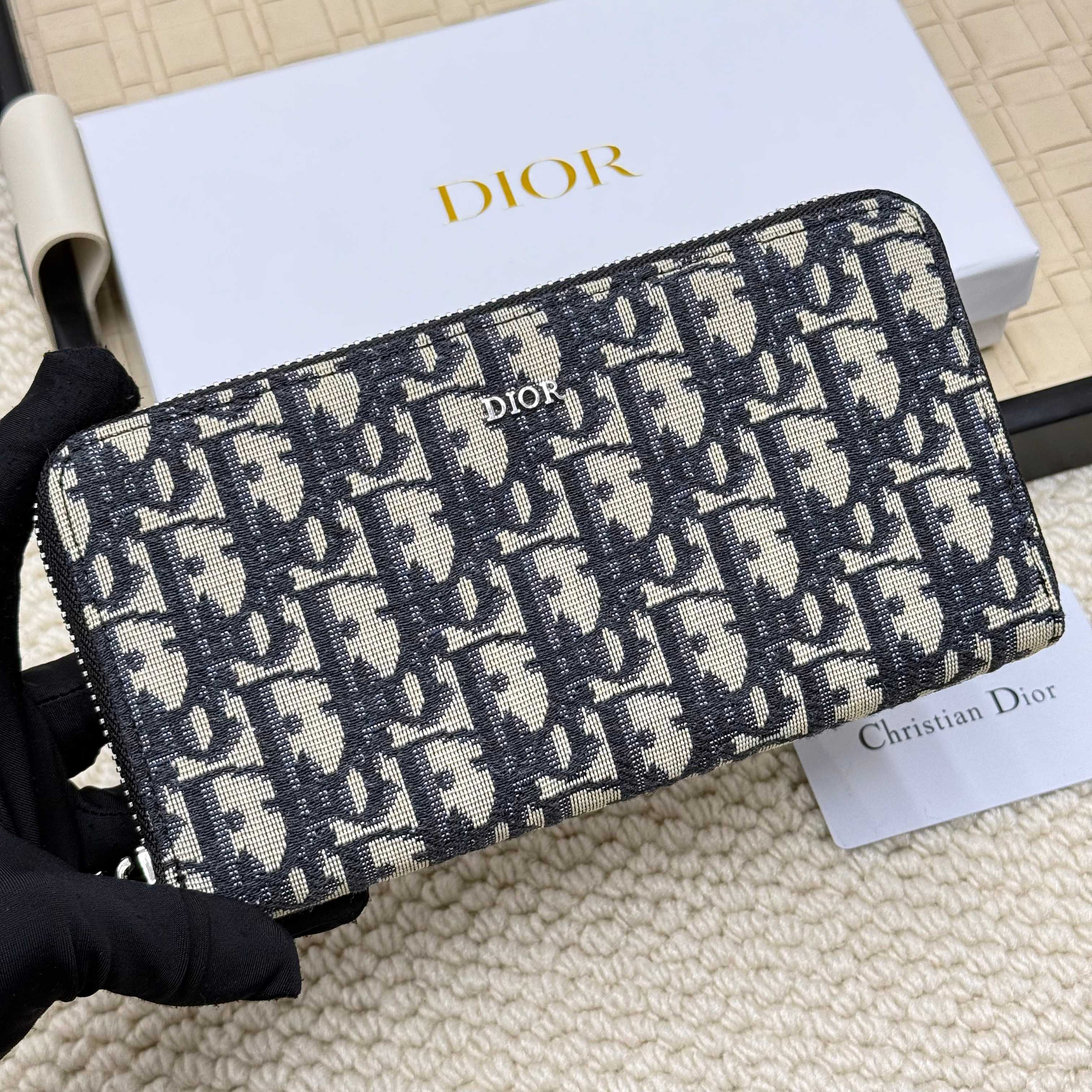 ディオール「Dior」 クラシックな高級品さいふ