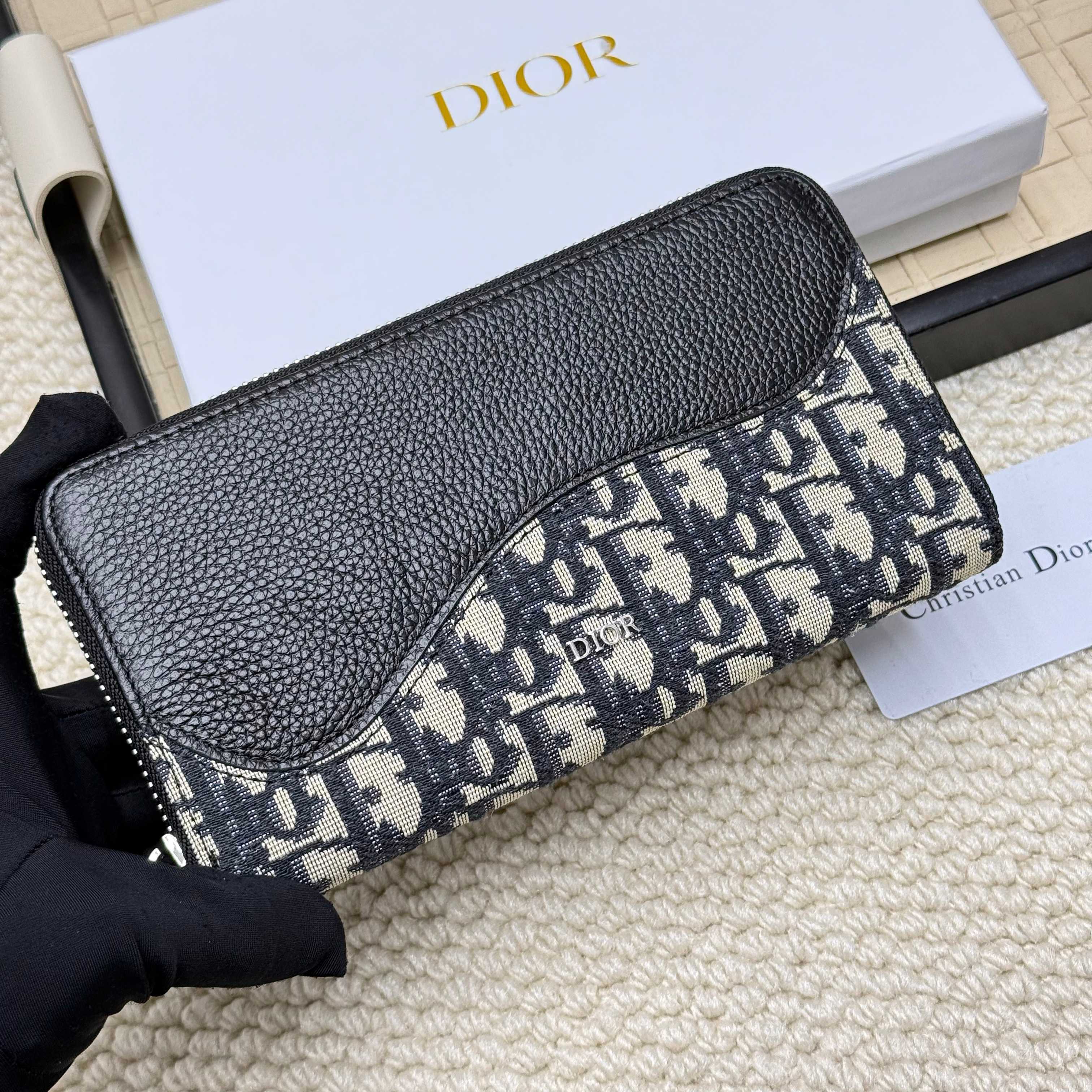 ディオール「Dior」 クラシックな高級品さいふ