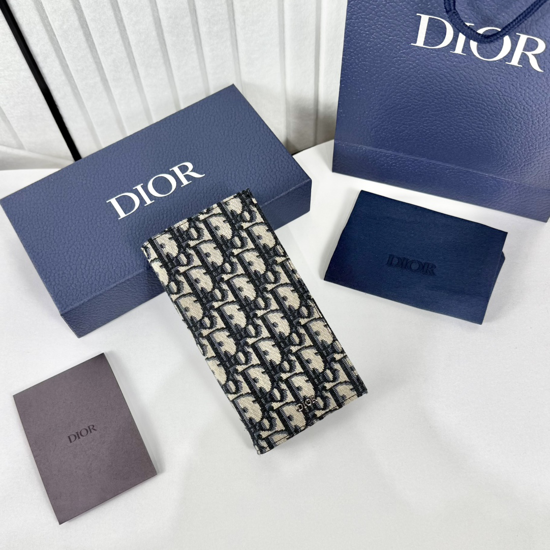 ディオール「Dior」 クラシックな高級品さいふ