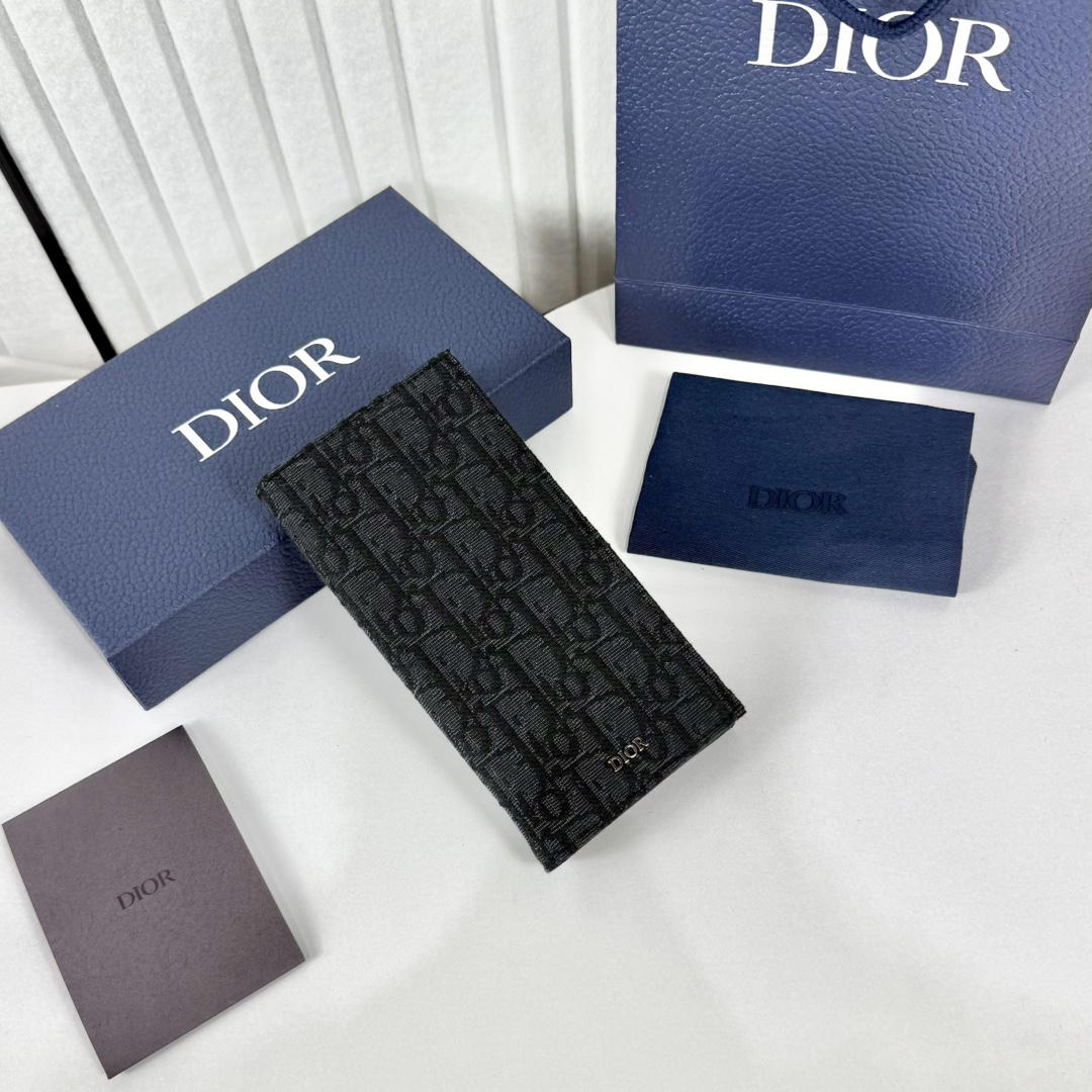 ディオール「Dior」 クラシックな高級品さいふ