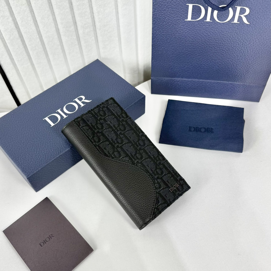 ディオール「Dior」 クラシックな高級品さいふ