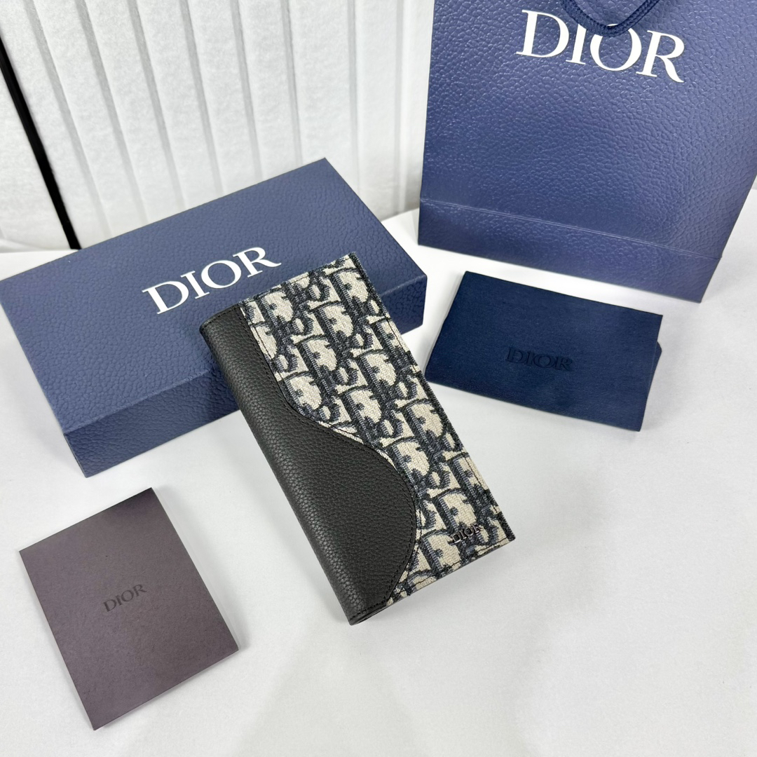 ディオール「Dior」 クラシックな高級品さいふ