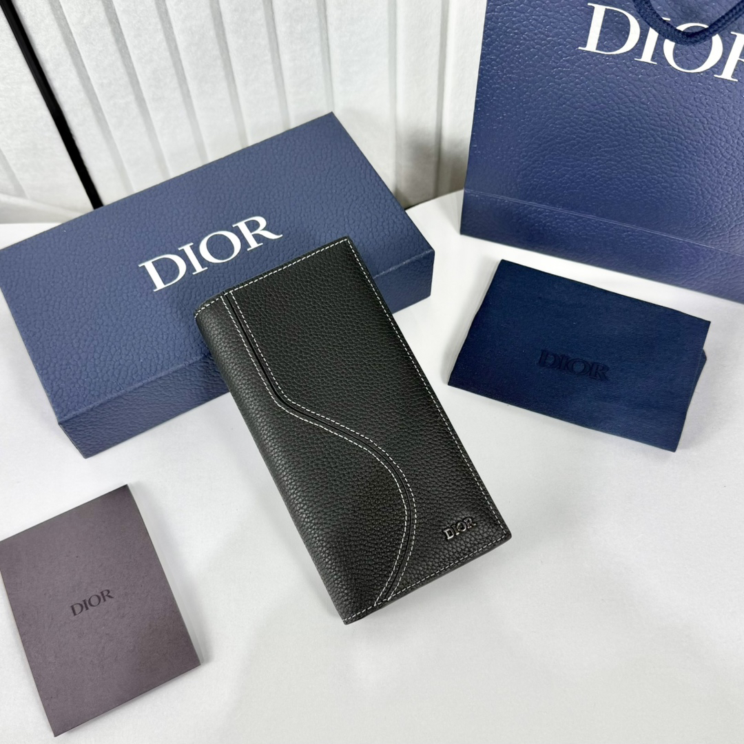 ディオール「Dior」 クラシックな高級品さいふ