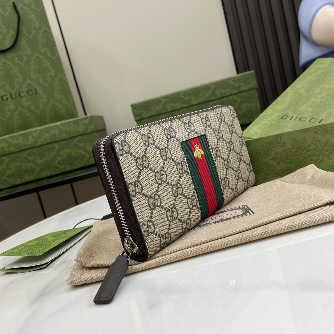 グッチ「Gucci」 クラシックなモノグラムウォレット