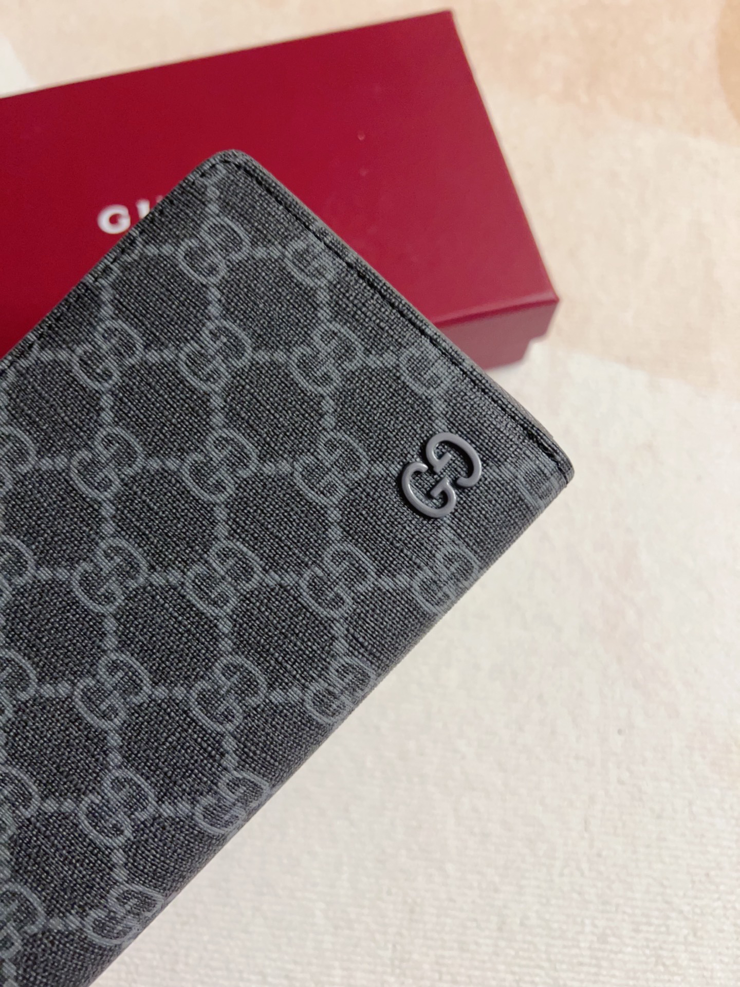 グッチ「Gucci」 クラシックなモノグラムウォレット