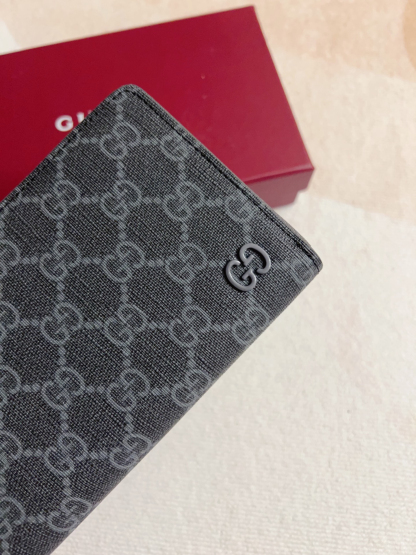 グッチ「Gucci」 クラシックなモノグラムウォレット