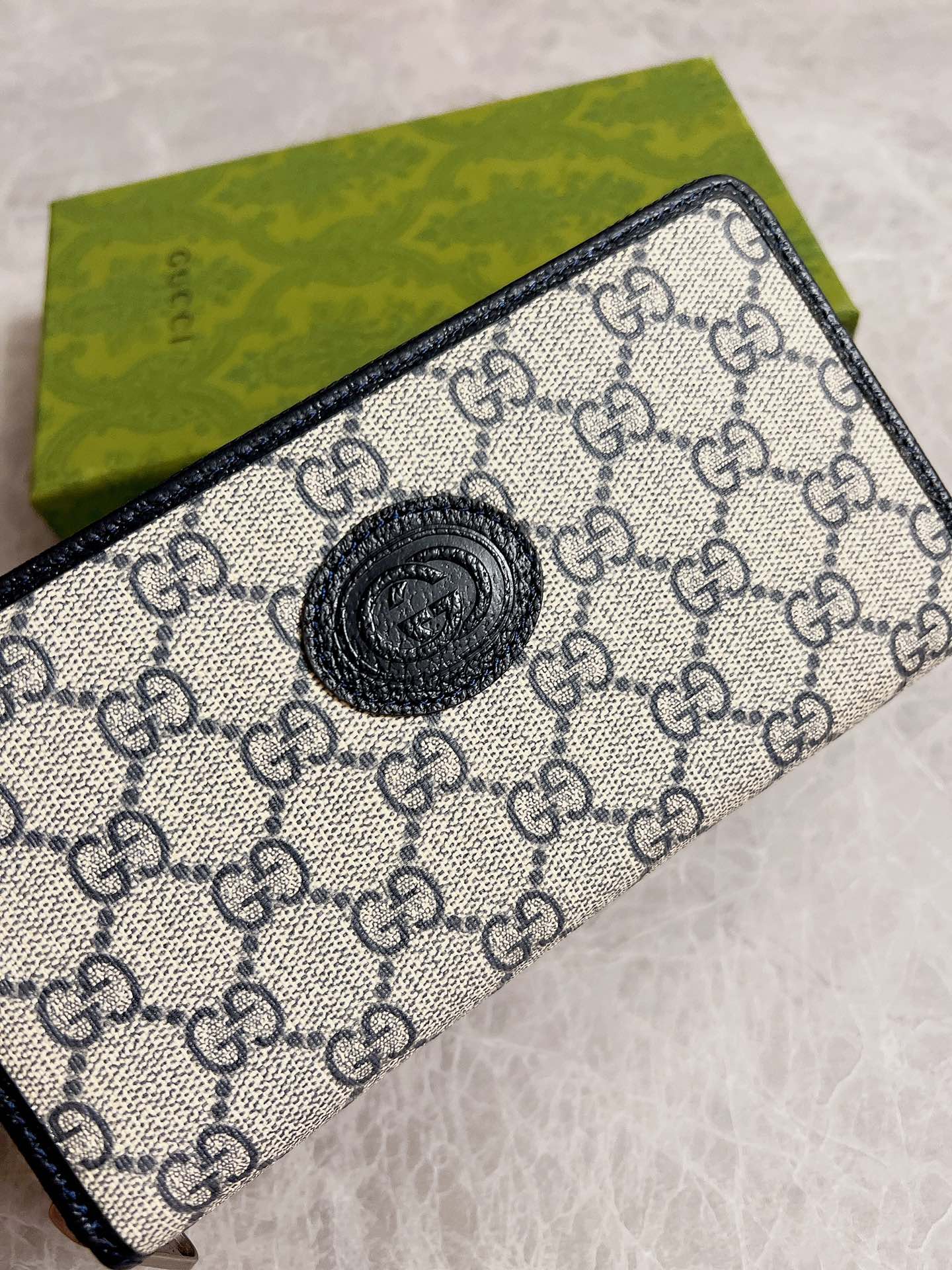 グッチ「Gucci」 クラシックなモノグラムウォレット