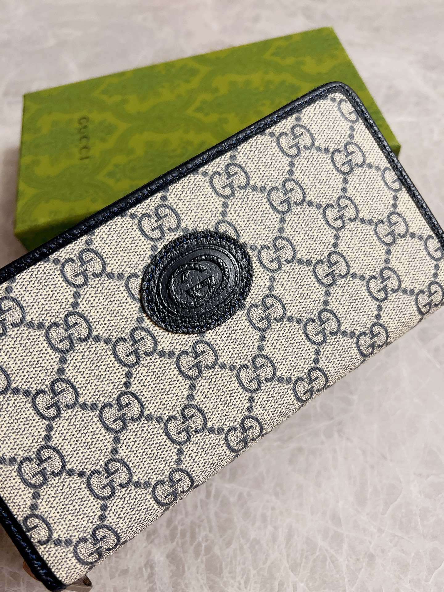 グッチ「Gucci」 クラシックなモノグラムウォレット