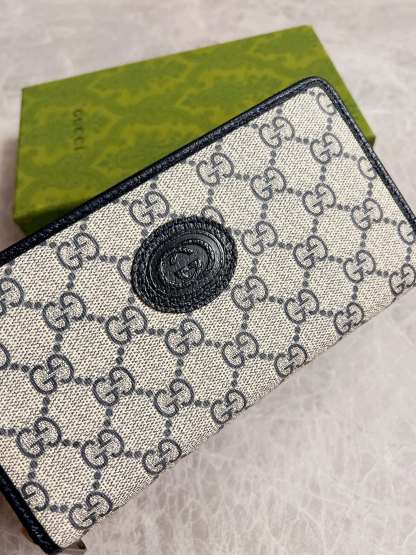 グッチ「Gucci」 クラシックなモノグラムウォレット