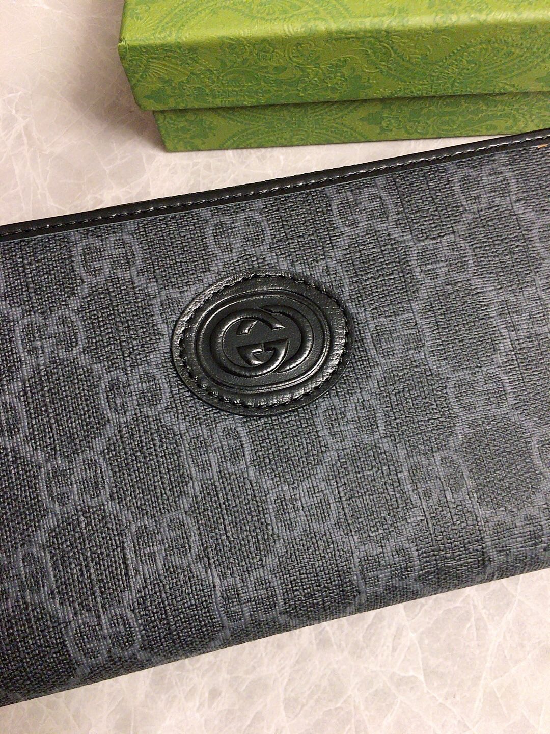 グッチ「Gucci」 クラシックなモノグラムウォレット