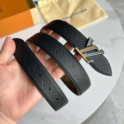 Louis Vuitton ルイヴィトンの新作女性用ベルト（リバーシブル）