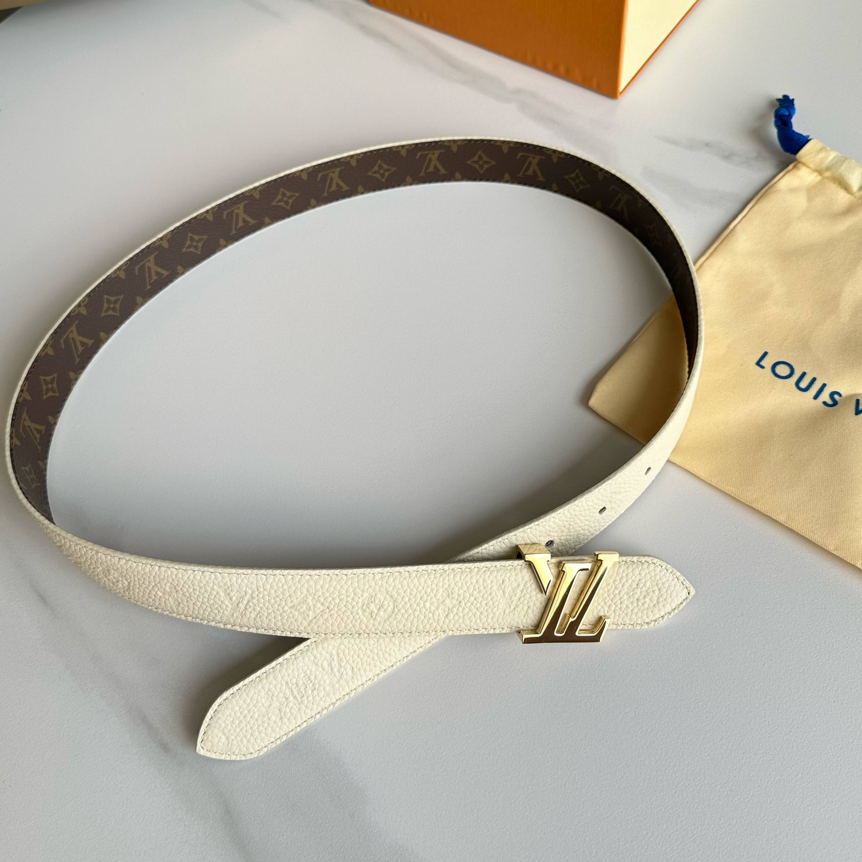 Louis Vuitton ルイヴィトンの新作女性用ベルト（リバーシブル）