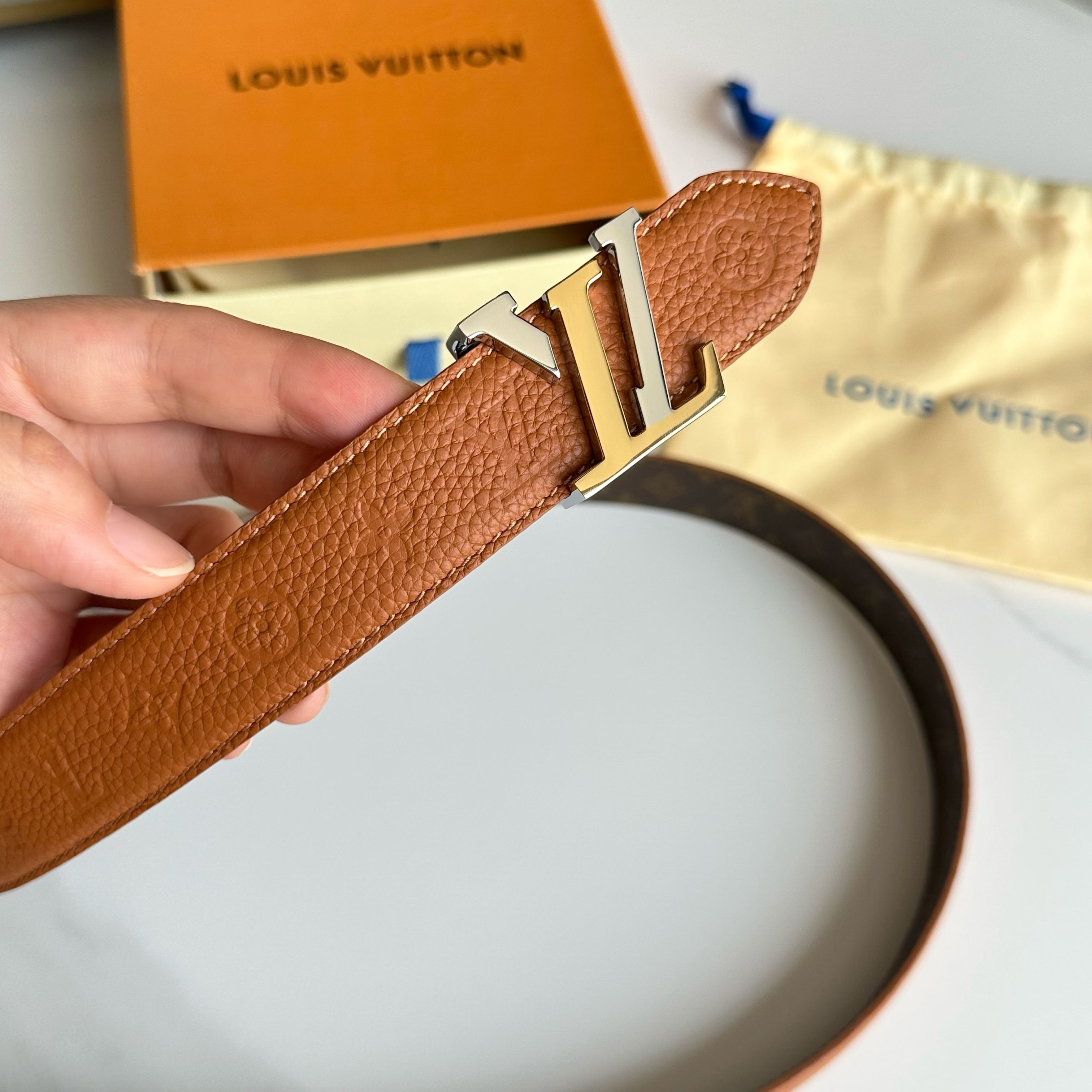 Louis Vuitton ルイヴィトンの新作女性用ベルト（リバーシブル）