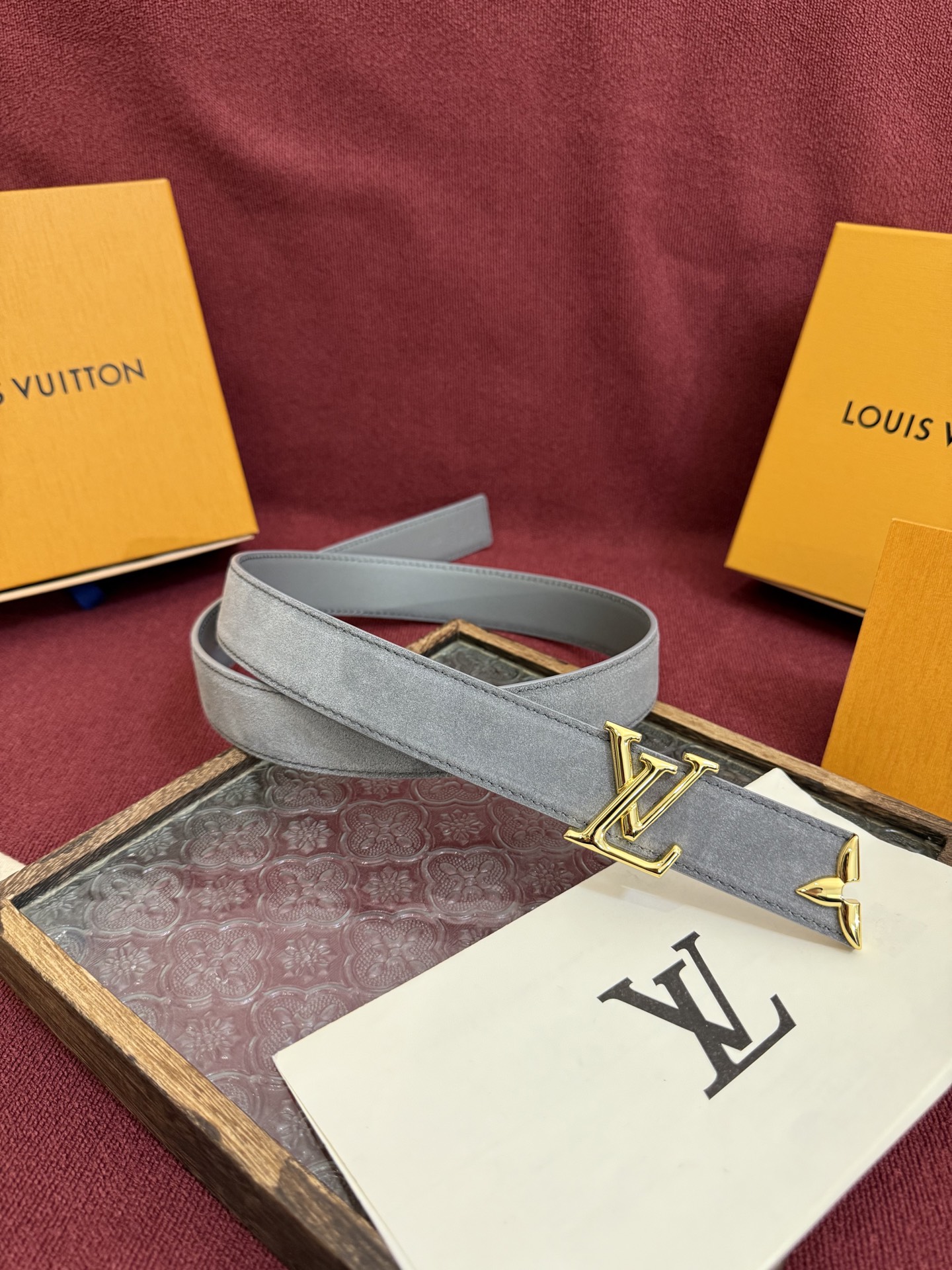 Louis Vuitton ルイヴィトンの新作女性用ベルト（リバーシブル）