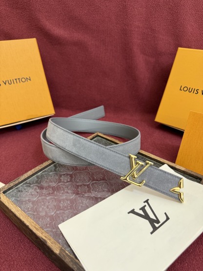 Louis Vuitton ルイヴィトンの新作女性用ベルト（リバーシブル）