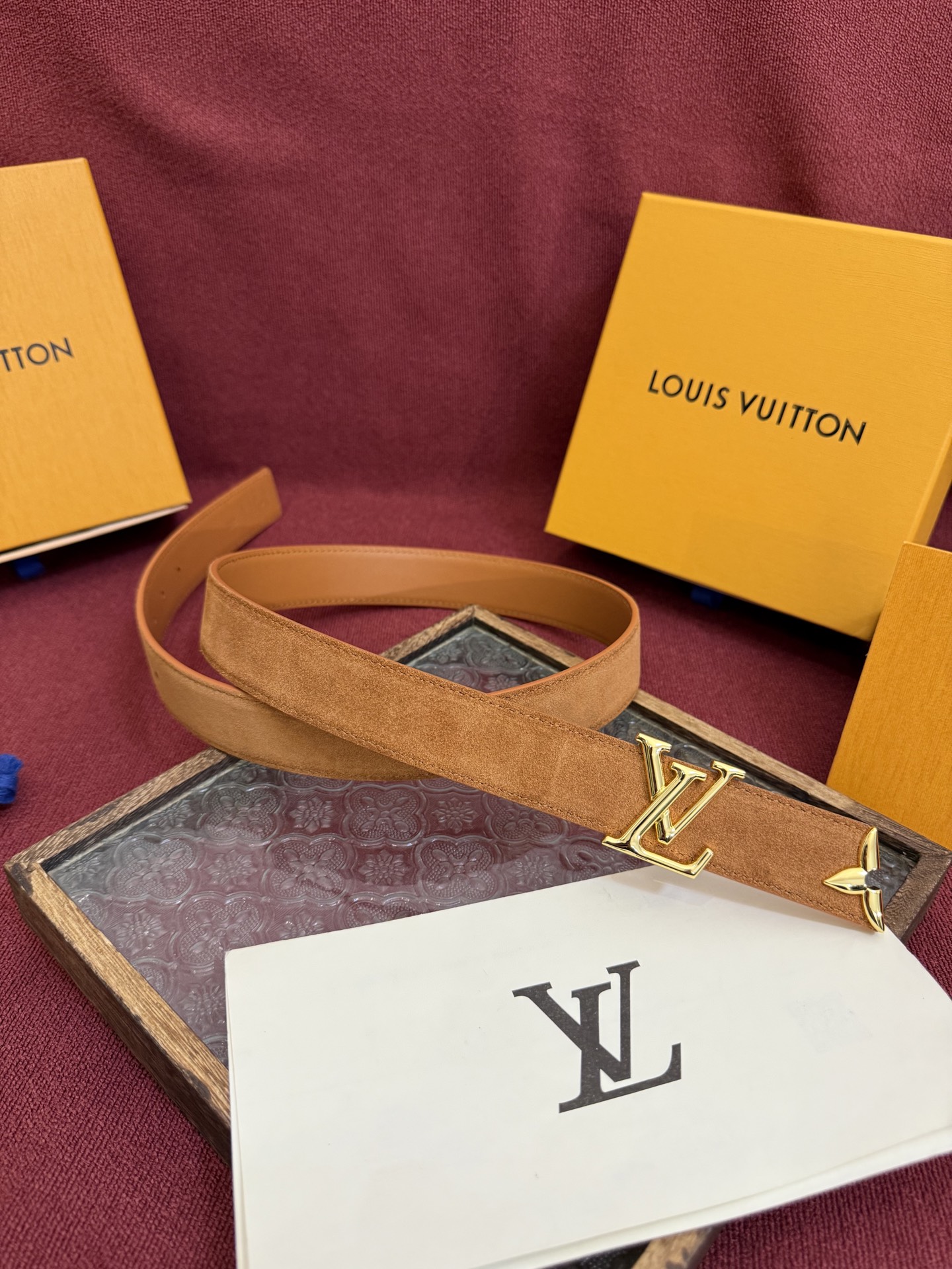 Louis Vuitton ルイヴィトンの新作女性用ベルト（リバーシブル）