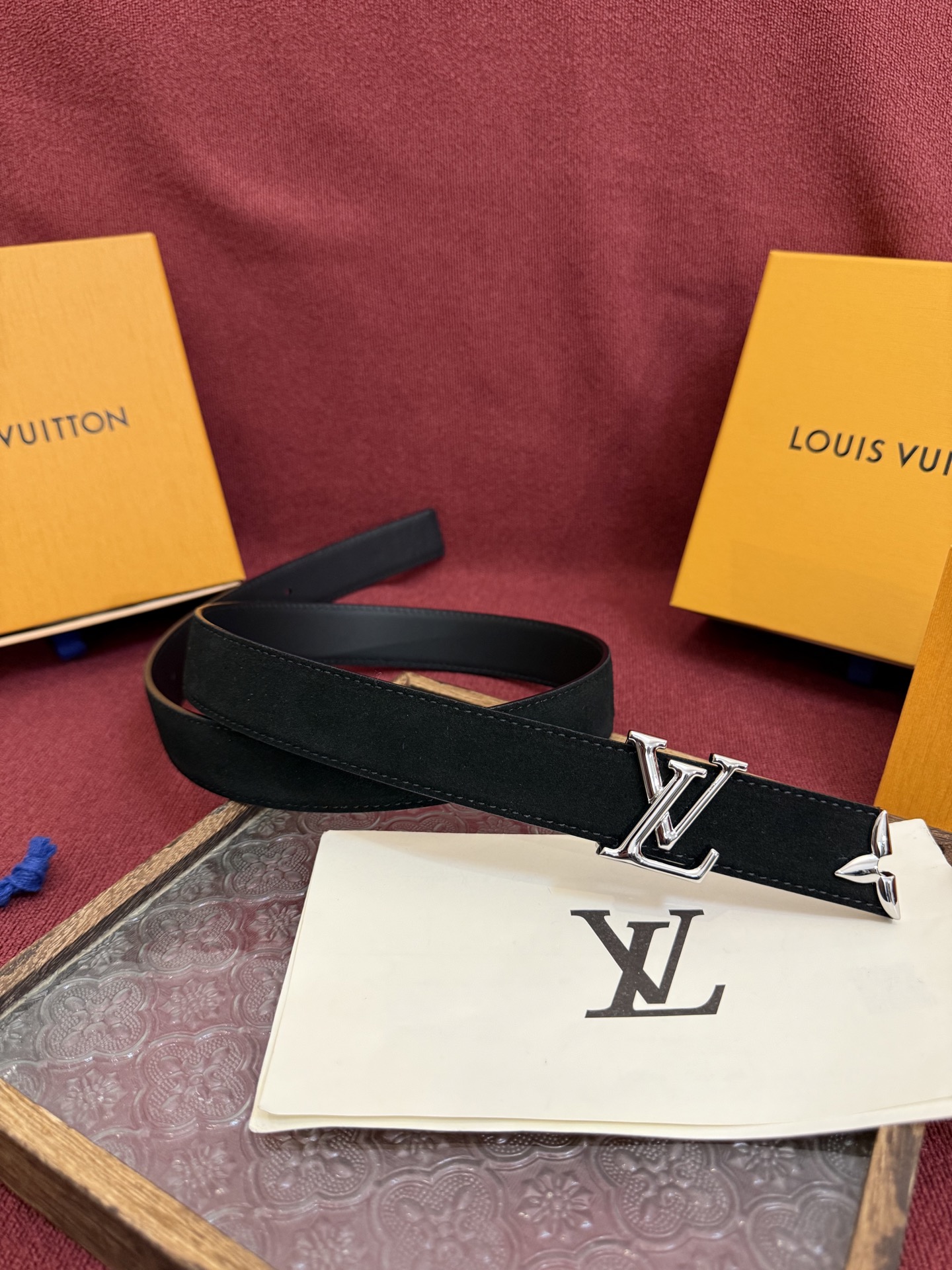 Louis Vuitton ルイヴィトンの新作女性用ベルト（リバーシブル）
