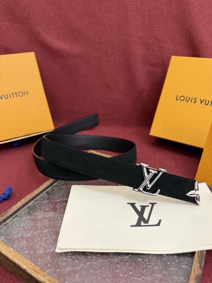 Louis Vuitton ルイヴィトンの新作女性用ベルト（リバーシブル）