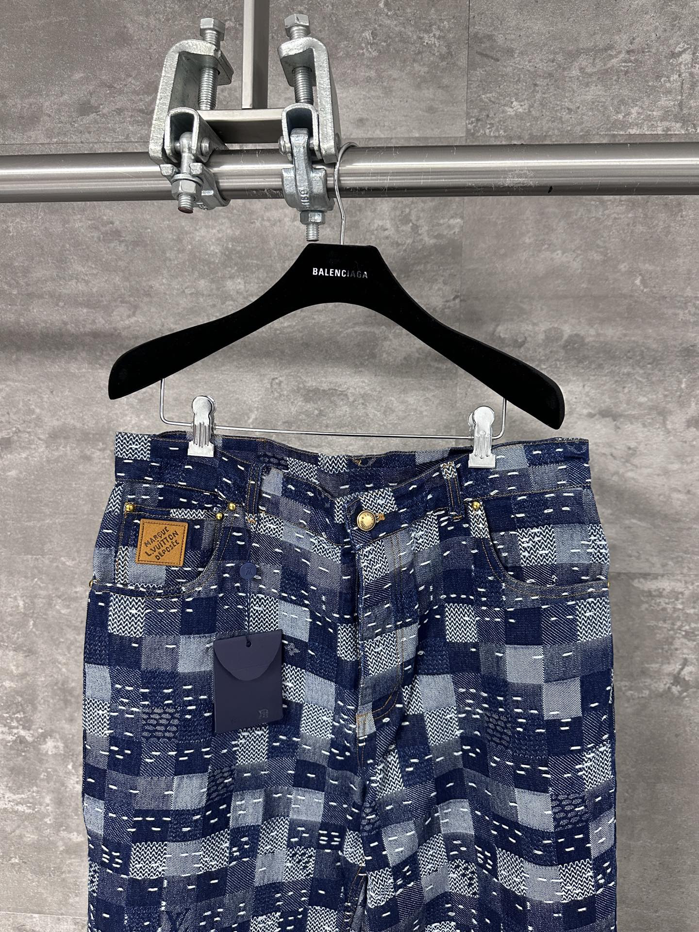 [ Louis Vuitton ] ルイ・ヴィトン スタイリッシュなジーンズ