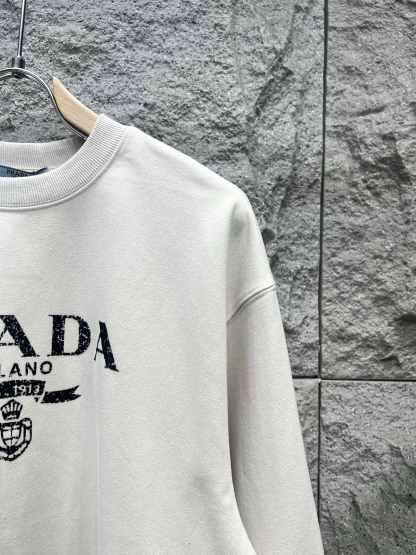 [ Prada ] プラダ  冬用パーカー