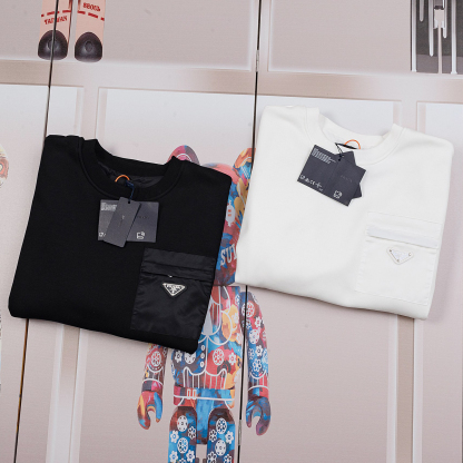 [ Prada ] プラダ  冬用パーカー