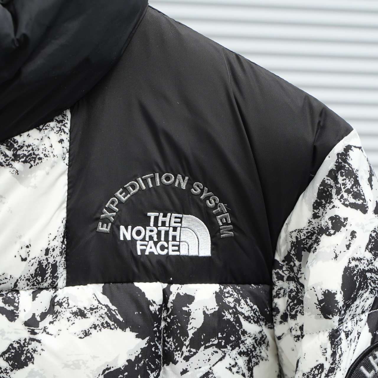 ザ・ノース・フェース スノーマウンテン第4世代--スリーブバッジモデル