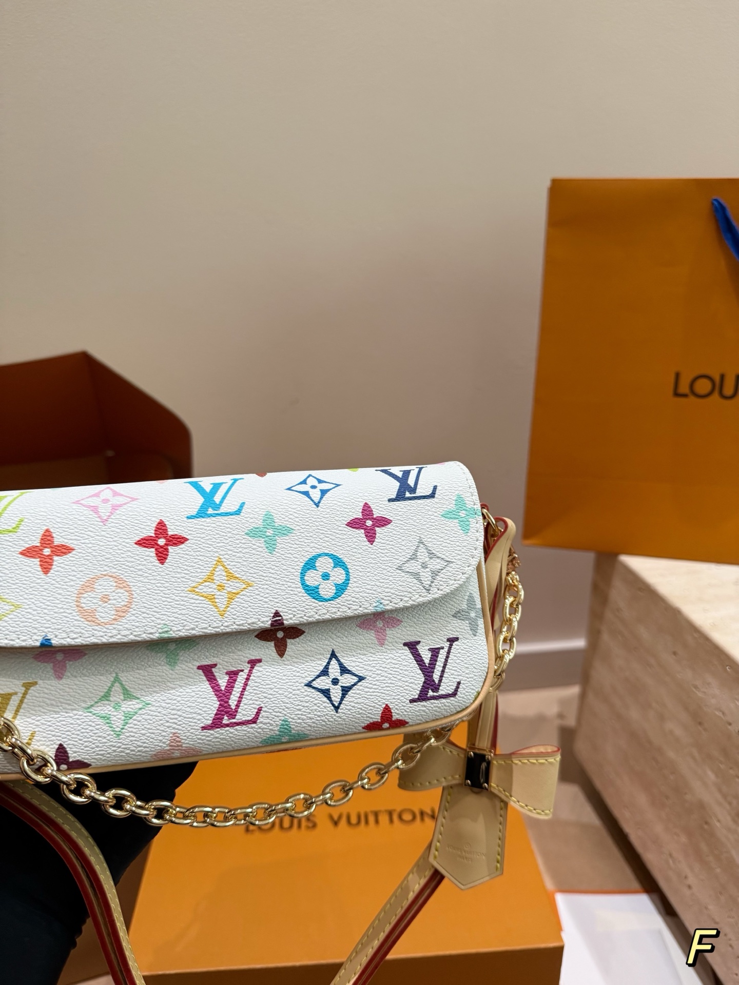 Louis Vuitton  ルイ・ヴィトン シーズナル ワンショルダーバッグ