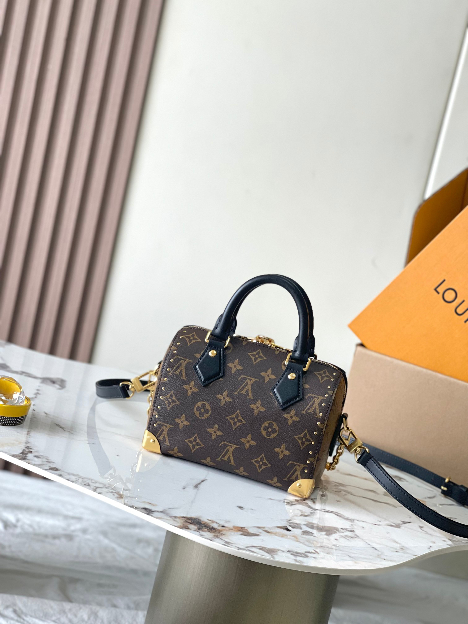 Louis Vuitton  ルイ・ヴィトン シーズナル ワンショルダーバッグ M13146