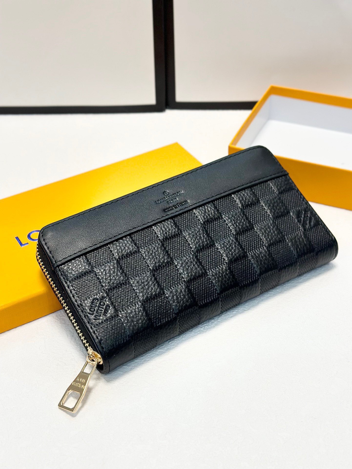 Louis Vuitton  ルイ・ヴィトン 新作 牛革財布