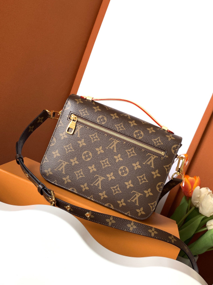 Louis Vuitton  ルイ・ヴィトン シーズナル ワンショルダーバッグ 