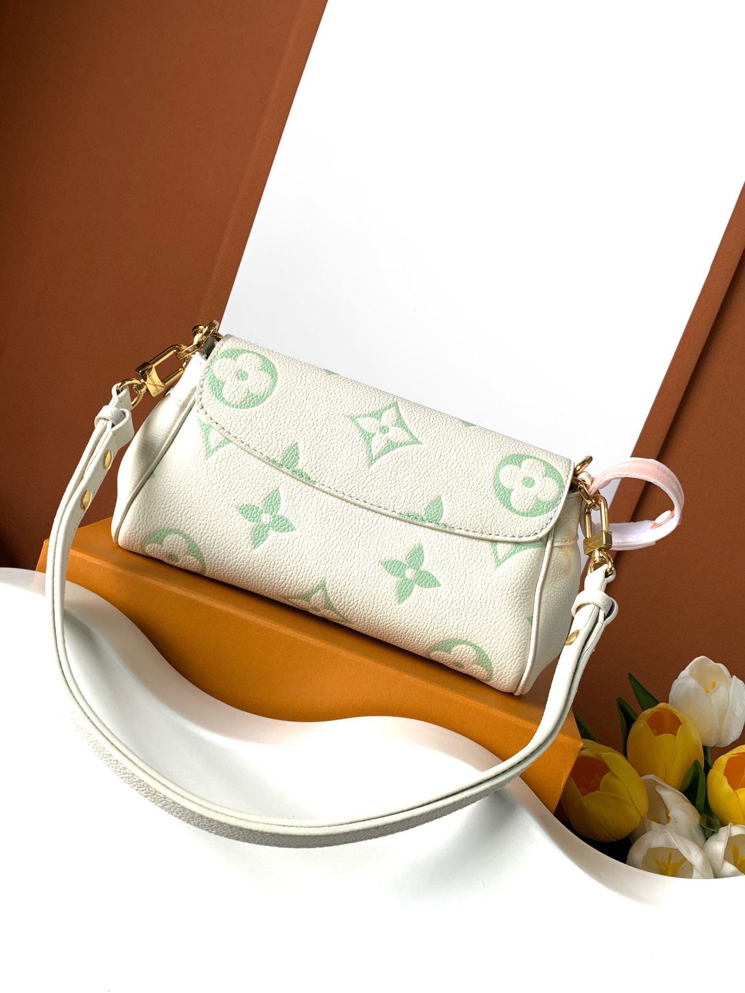 Louis Vuitton  ルイ・ヴィトン シーズナル ワンショルダーバッグ 