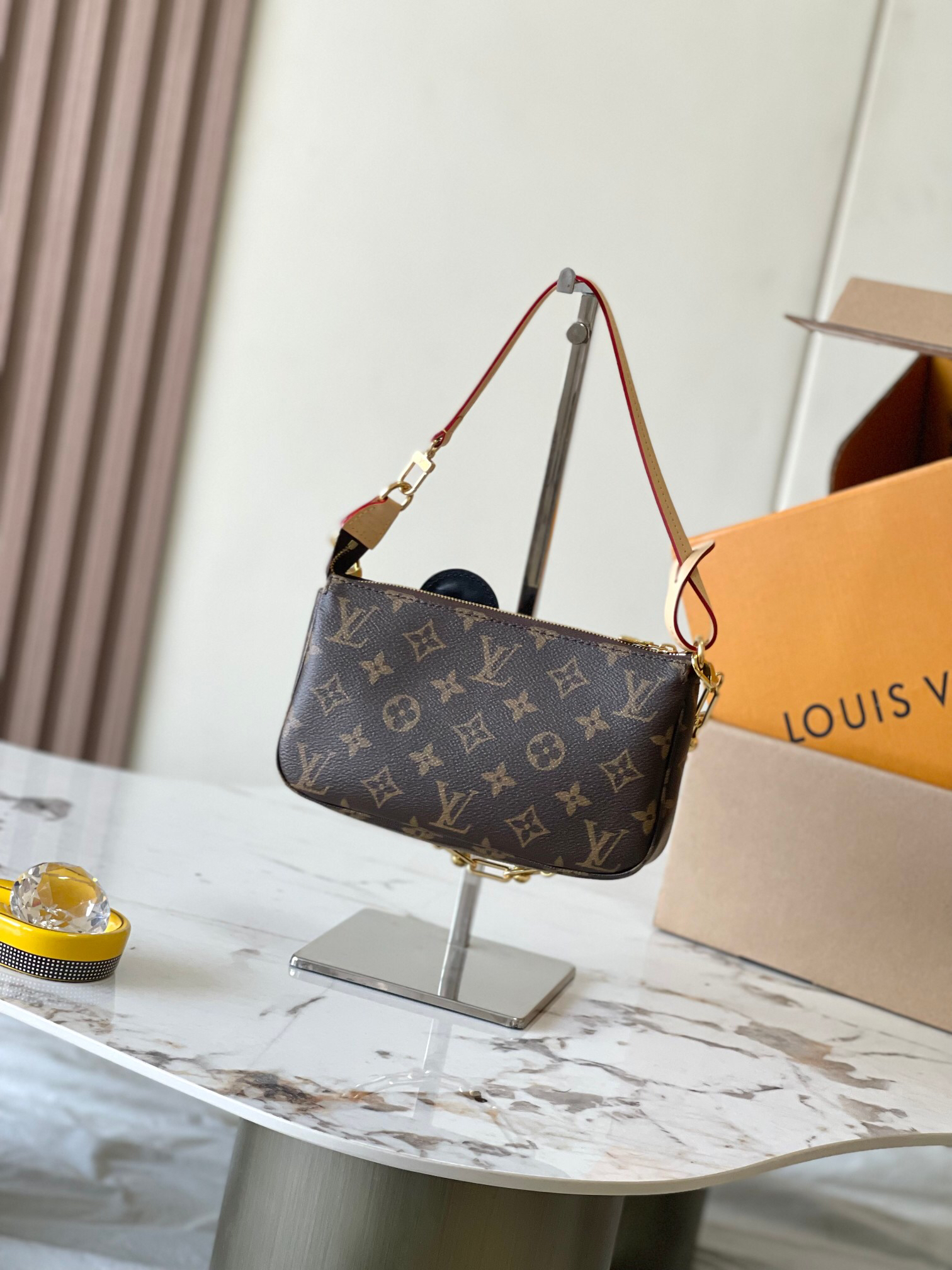 Louis Vuitton  ルイ・ヴィトン シーズナル ワンショルダーバッグ 