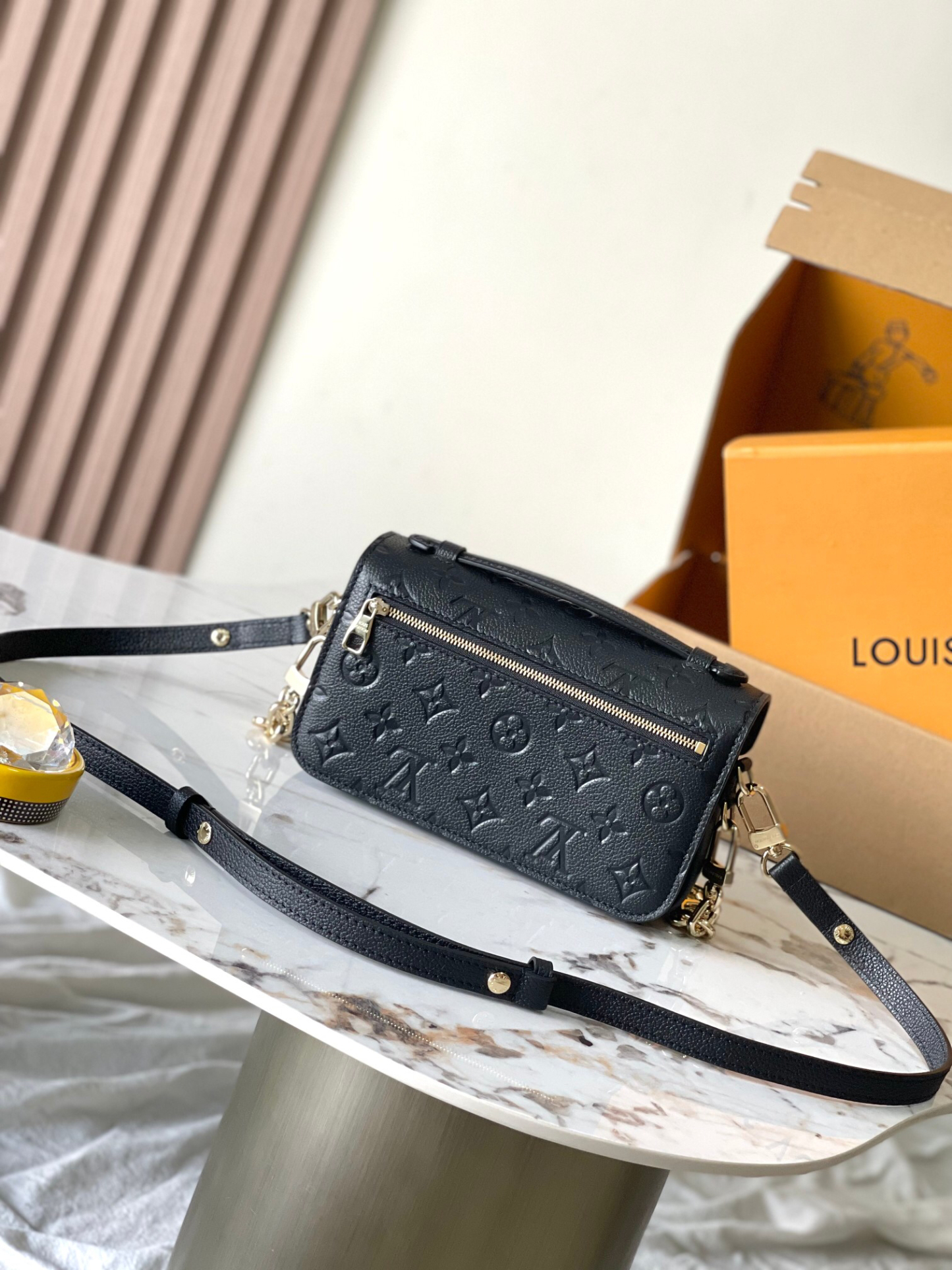 Louis Vuitton  ルイ・ヴィトン シーズナル ワンショルダーバッグ 