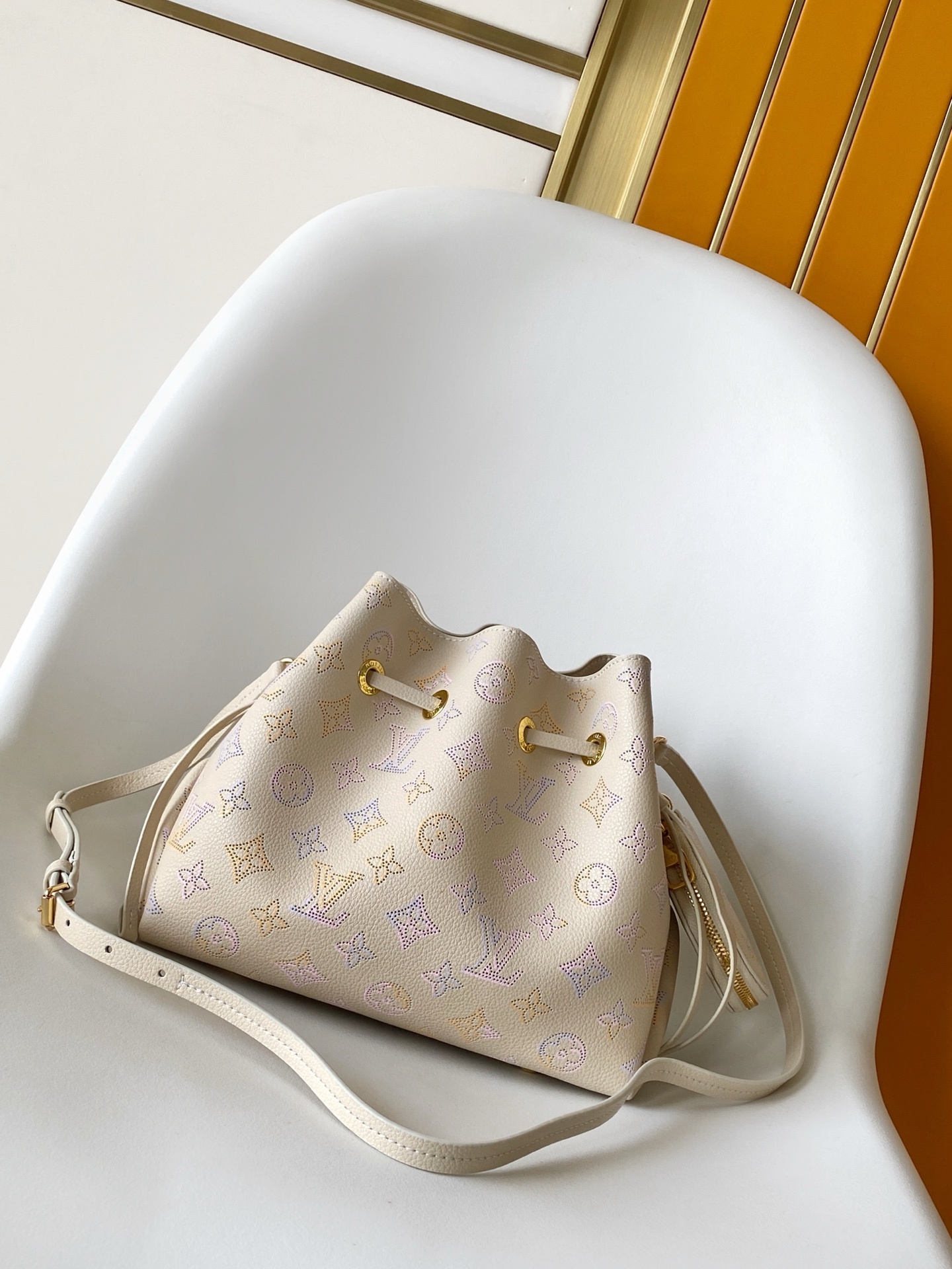 Louis Vuitton  ルイ・ヴィトン シーズナル ワンショルダーバッグ 