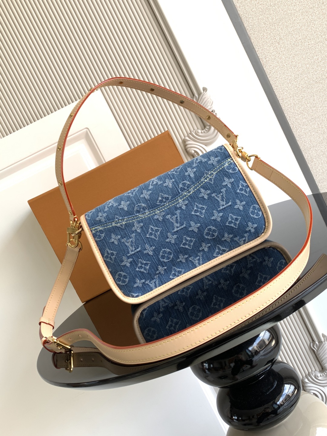 Louis Vuitton  ルイ・ヴィトン シーズナル ワンショルダーバッグ 
