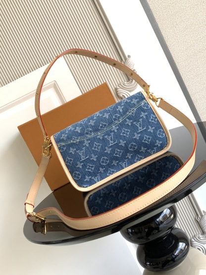 Louis Vuitton  ルイ・ヴィトン シーズナル ワンショルダーバッグ 